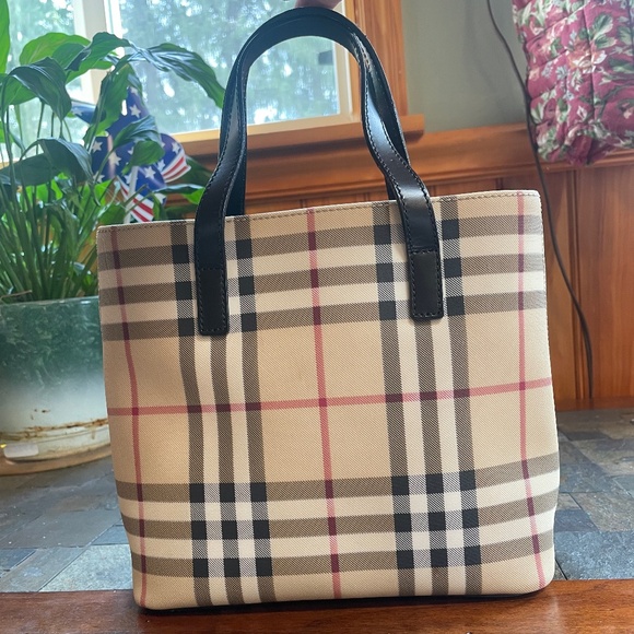 Burberry handbag - Picture 1 of 4